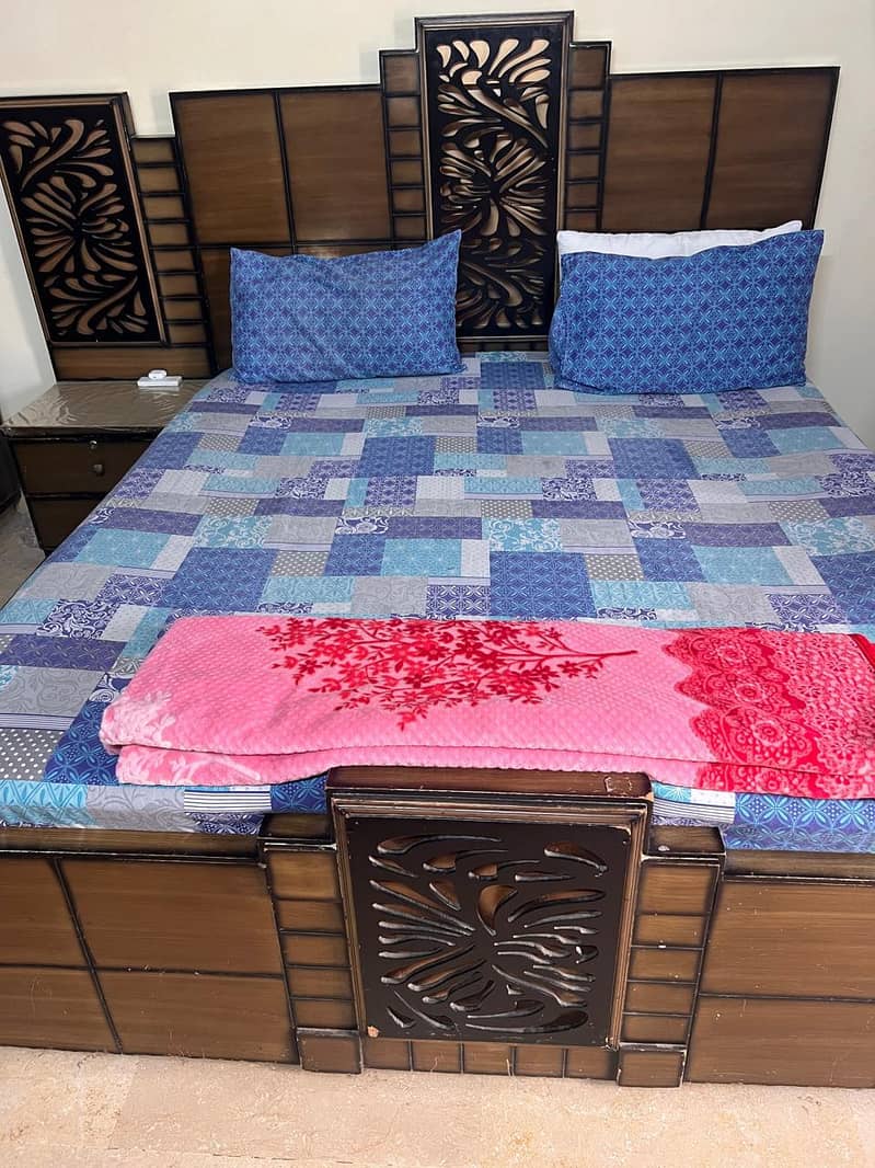BED WITH SIDE TABLE 1