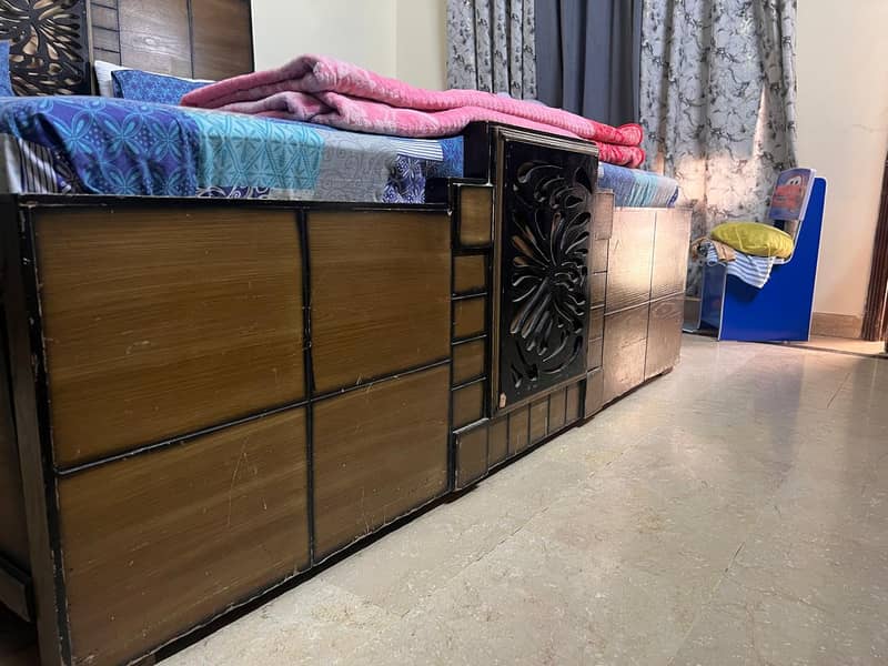 BED WITH SIDE TABLE 4