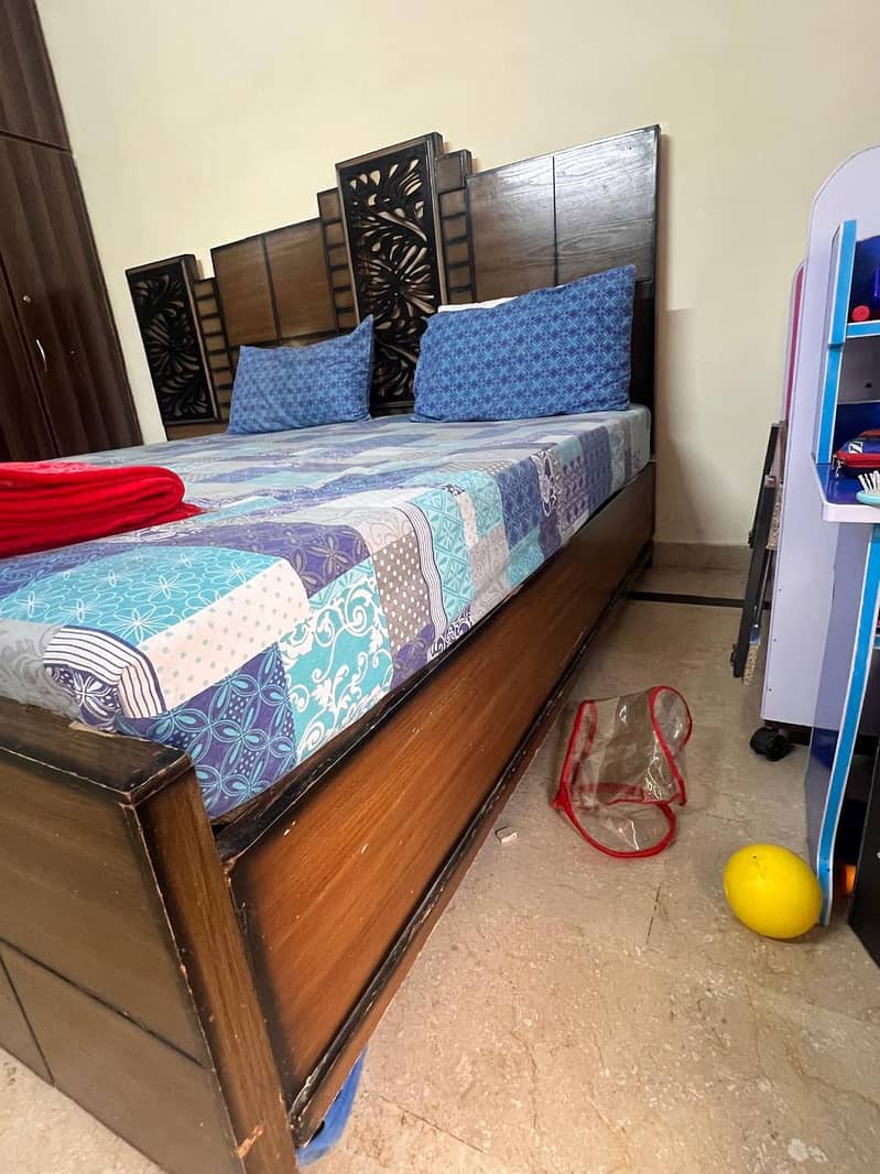 BED WITH SIDE TABLE 6