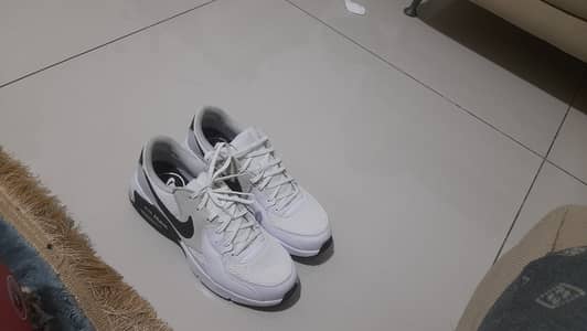 New brand Nike Air maxee Black and white colour bought from usa