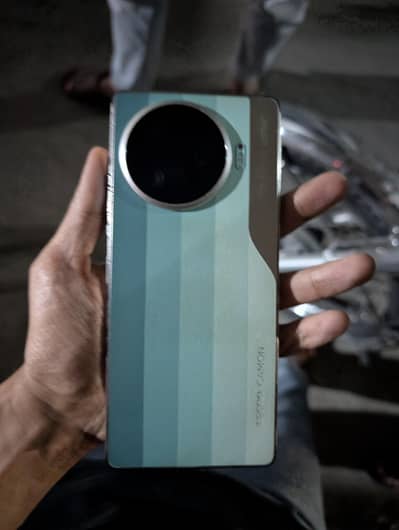tecno camon 30 pro 5g. 512 gb    10/8 condition