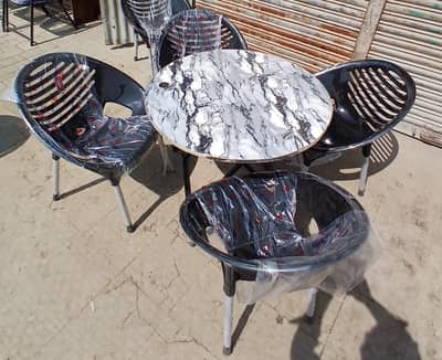 Wood table and plastic chairs. 4 chairs. 1 table. 14500