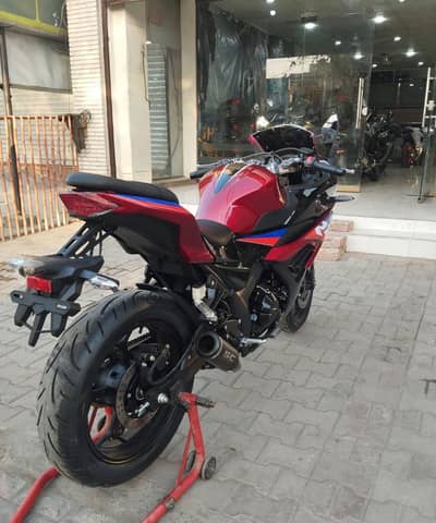 Bmw S1000RR replica Dual cyclender 10/10 condition just like brand new