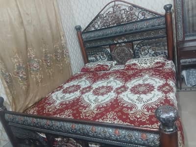 1 king size bed, dressing & 2 side table of bed