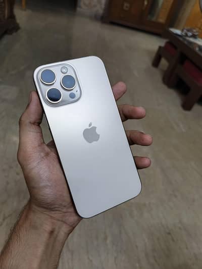 Iphone 16 pro max Dessert Titanium