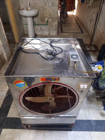 12volt supply cooler all ok 10by10 condition 1 mounth use