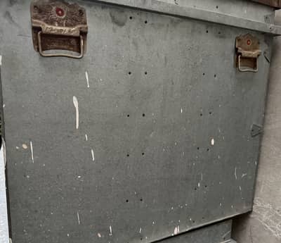 Peti/Trunk/heavy jisti excellent condition