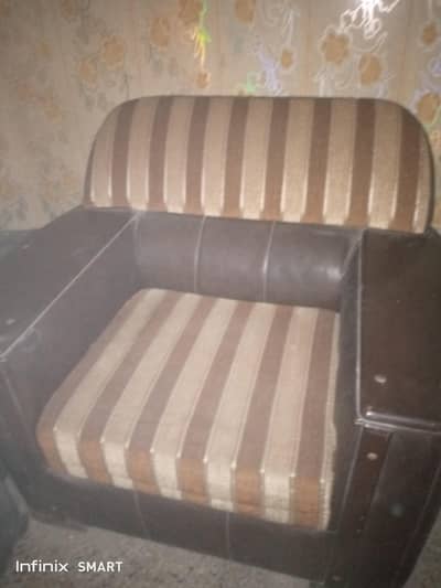 used sofa set and table in good condition