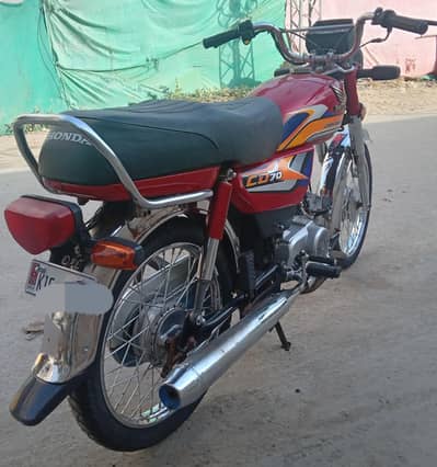 Honda CD-70 2015 model Red colour 70cc for sale