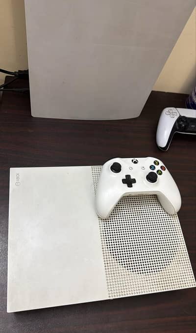 Xbox One S 500gb Microsoft Edition with one controller and box