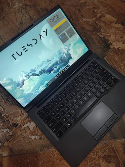 Latitude 7400 (Touch) 8gb ddr4 ,i5 8th gen(vpro)