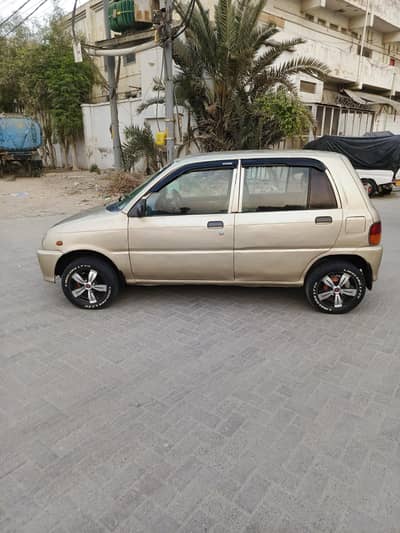 Coure 2009 mint condition car O3OO-25394O5