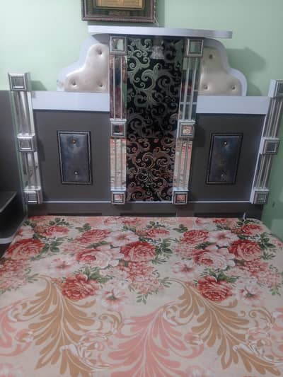 queen size bed with metress