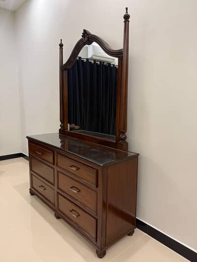 Complete room furniture (Bed, Dressing, Chairs)