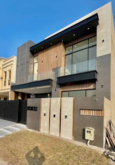 5.50 Marla Luxury House Available For Sale in Khayaban E Green Prime Location Satiana Road Faisalabad