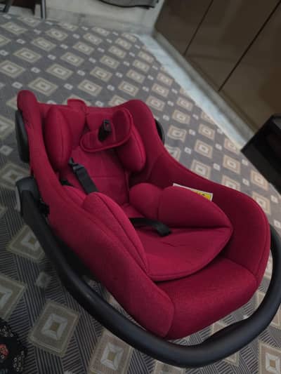 Carry cot/ car seat