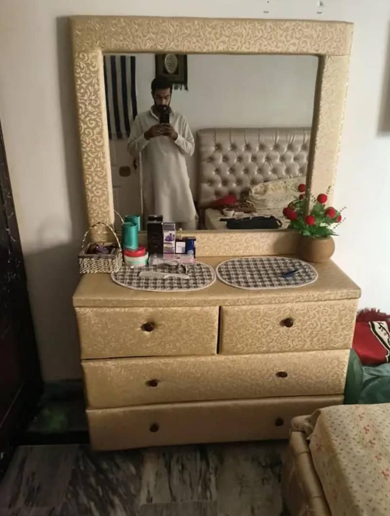 Dressing Table 0
