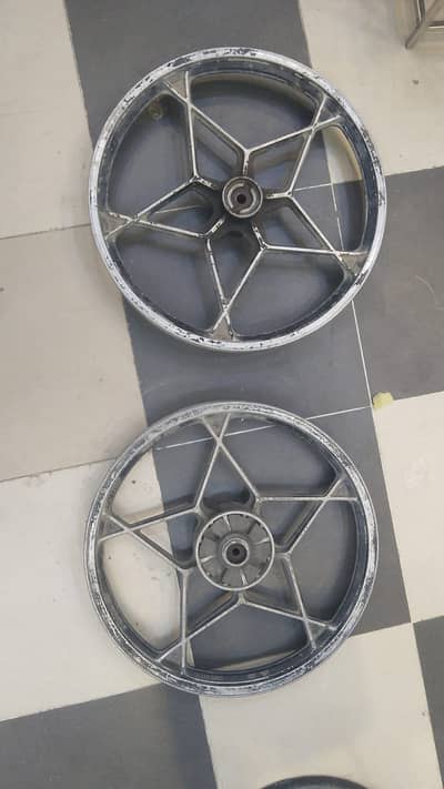 Suzuki Japanese alloy rims and disc brake plate for sale.