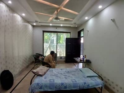 08 MARLA LOWER PORTION WITH GARBAGE FOR RENT IN JOHAR TOWN LAHORE