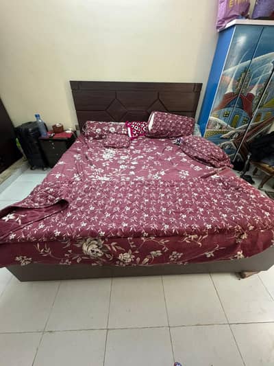 Master bed with diomand molty foam mattress
