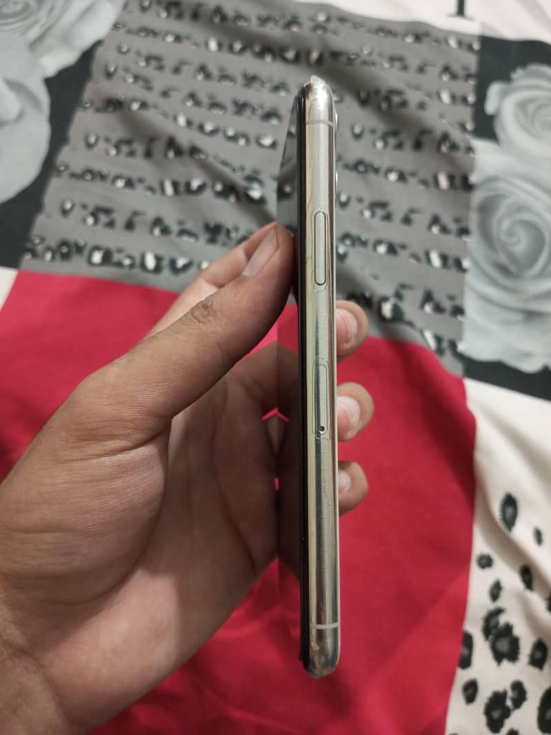IPHONE 11 PRO 2