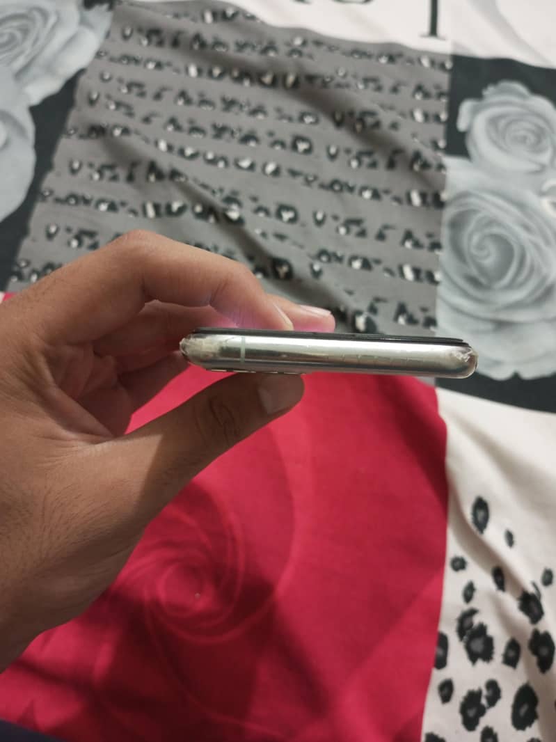 IPHONE 11 PRO 4