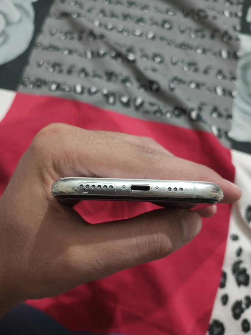IPHONE 11 PRO 5