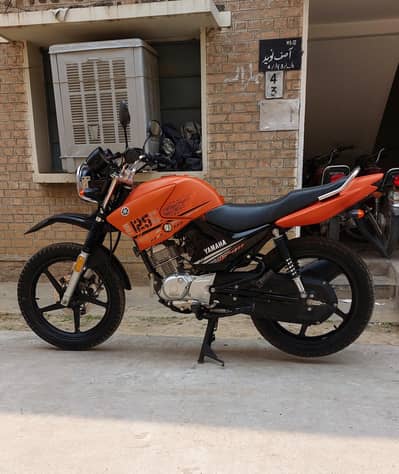 Yamaha YBR 125G Special Edition, Model 23, Graphics 24, Islamabad Numb