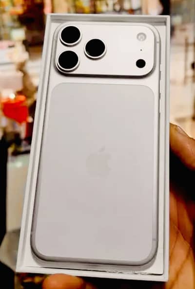 NEW BRAND NEW IPHONE 17 PRO MAX COSMIC SILVER WARRANTY 100/100 BRAND