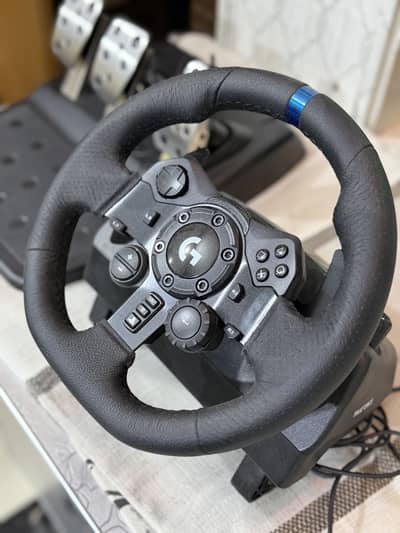 Logitech G923 Racing Wheel and Pedals