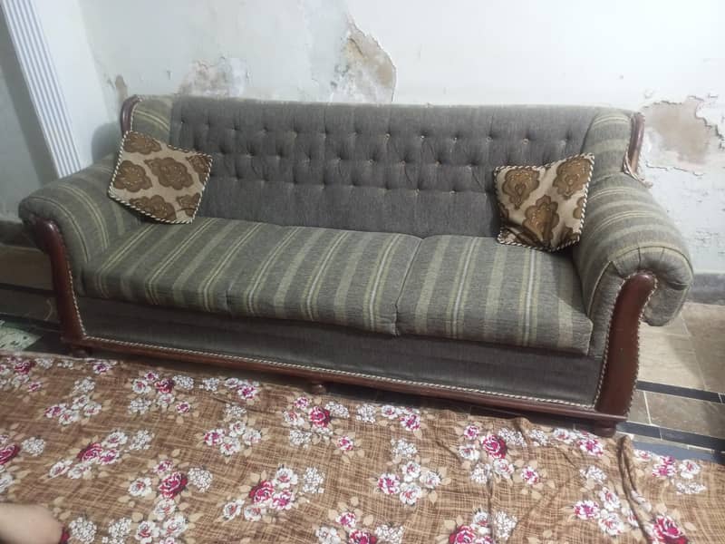 5 seater sofaa 0