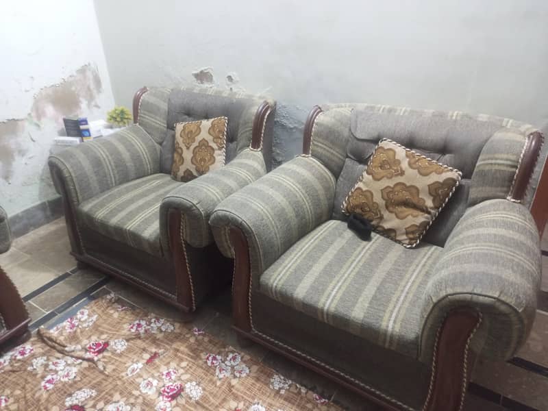 5 seater sofaa 4