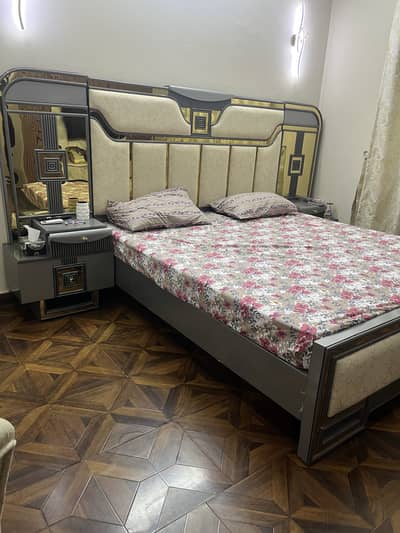 New bed set with dressing table just 10 days used only 10/10