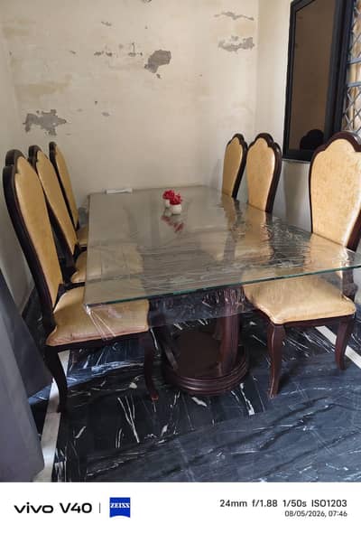 Dining Table in Very Good Condition for Urgent Sale