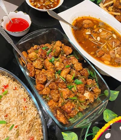 میں کک ہوں پاکستانی کھانے سب بنا لیتا ہوں اگر کسی کو گھر پر کک چائیے ت