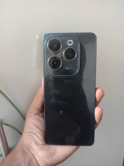 infinix hot 40 pro  8+8.256 all original condition 10 by 9.5