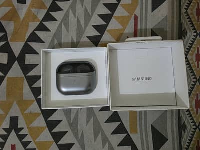 Samsung galaxy buds 3 brand new condition just 2 3 days use