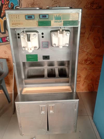 Taylor soft-serve ice cream machine scoop ice cream machine