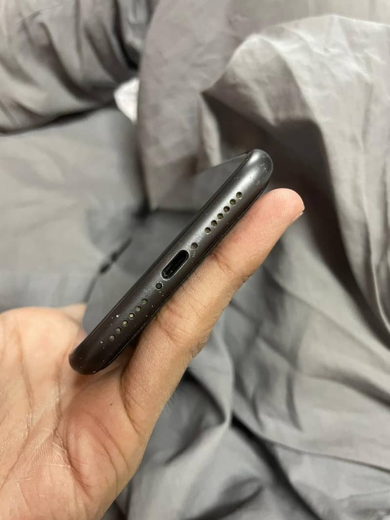 iPhone 11 6