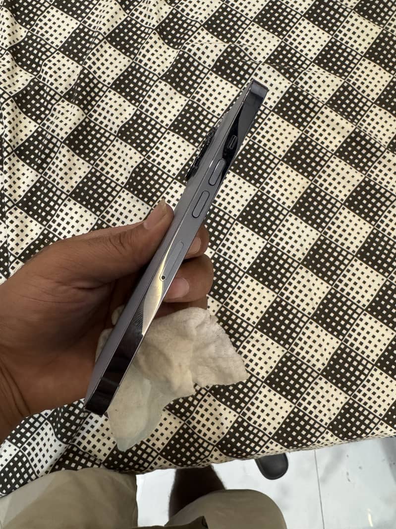 Apple iPhone 13 Pro 2