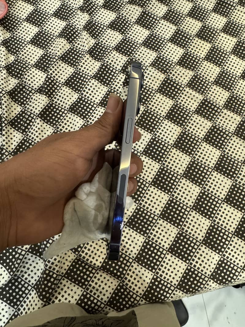Apple iPhone 13 Pro 4