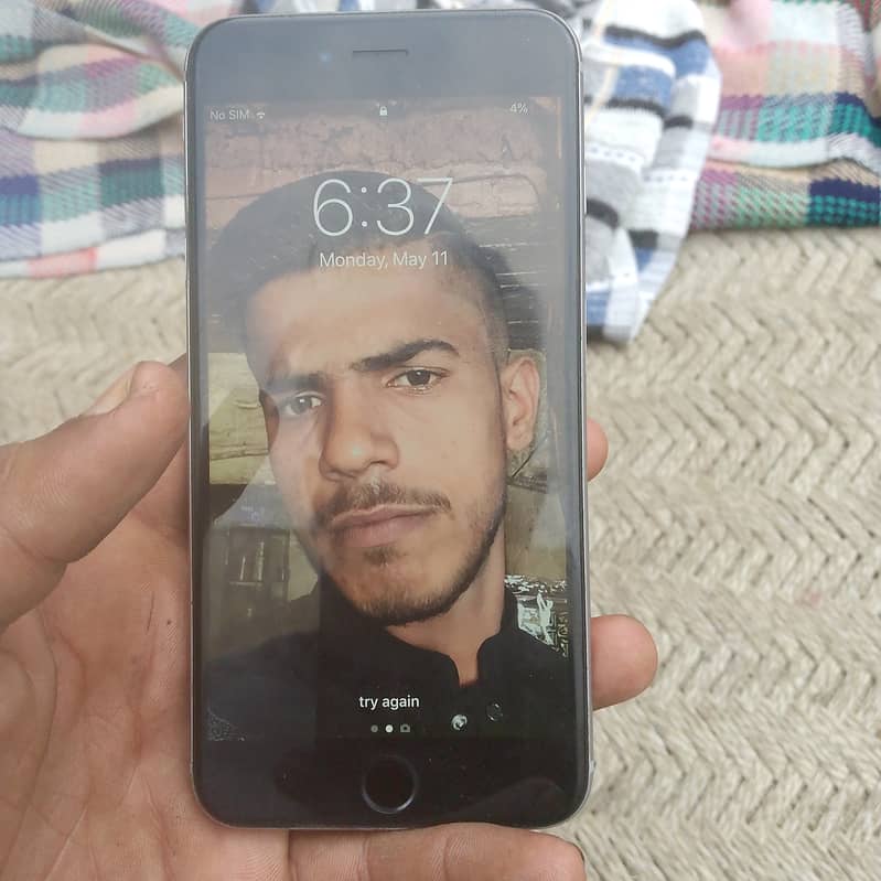 Apple iPhone 6 Plus 1