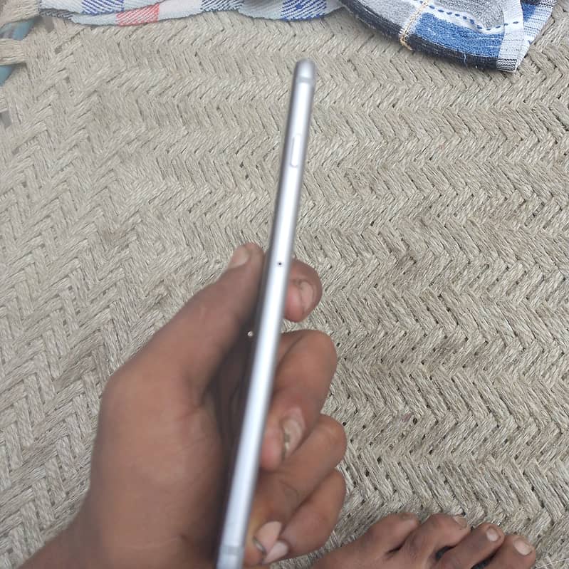 Apple iPhone 6 Plus 3