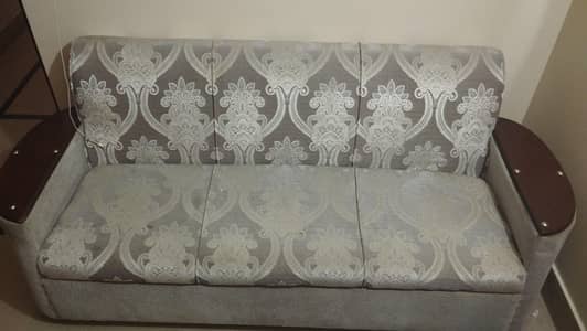 fresh sofa set slightly used like new, price somehow negotiable