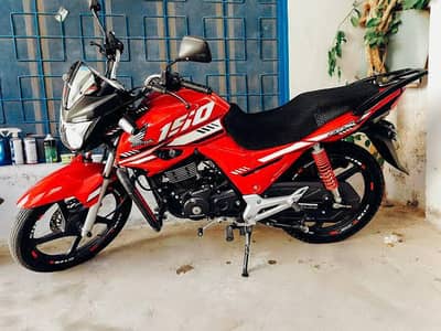 HONDA CBF 150. brand new just 700 km driven