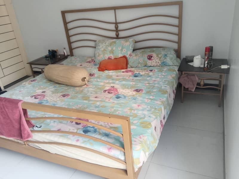 King size bed with side table 1