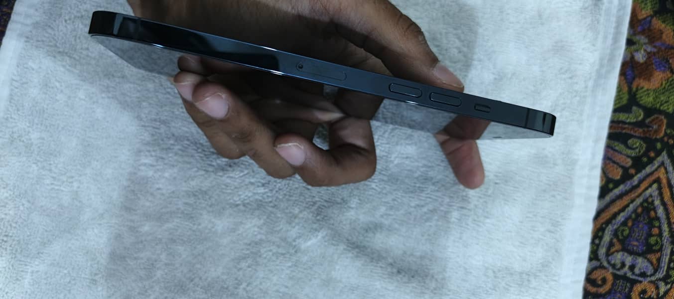 iPhone 12 Pro Max 3
