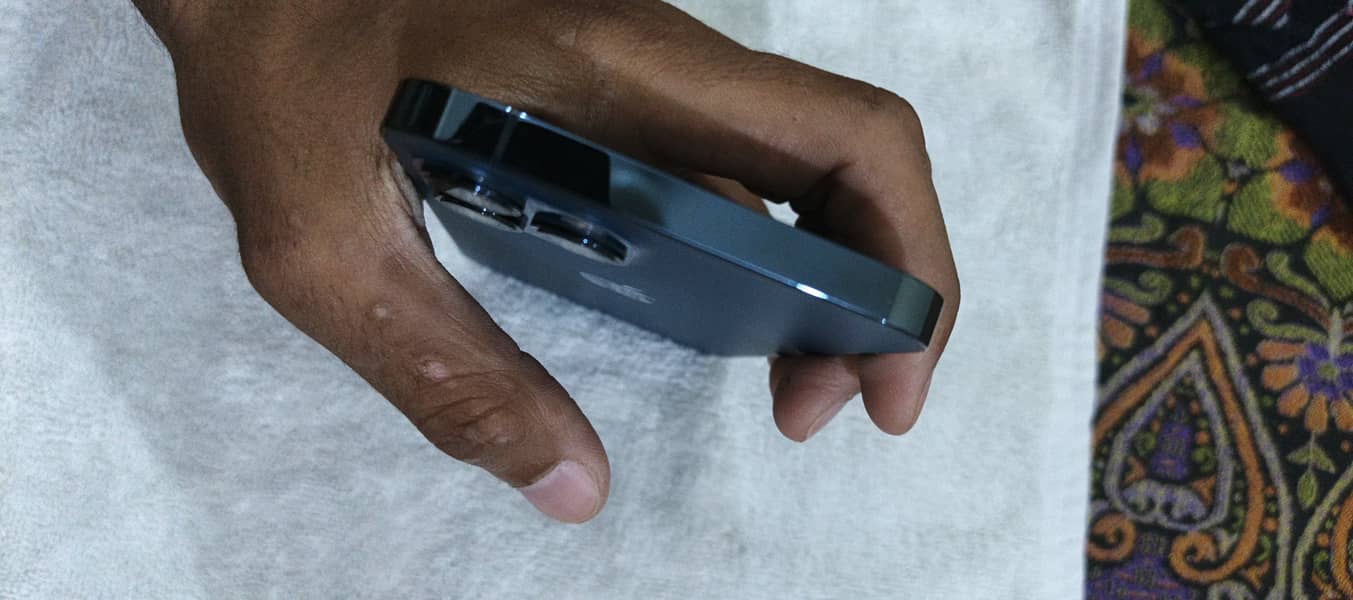 iPhone 12 Pro Max 4