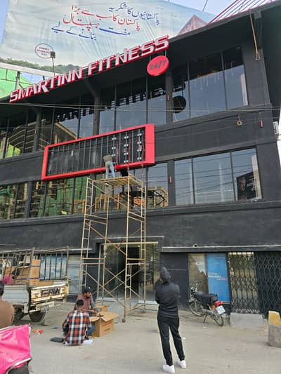 ground floor showroom for rent 2000sqft bank and it in shahar e Faisal