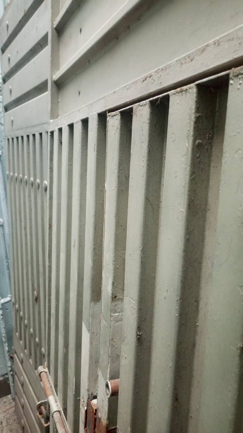 gate. 0